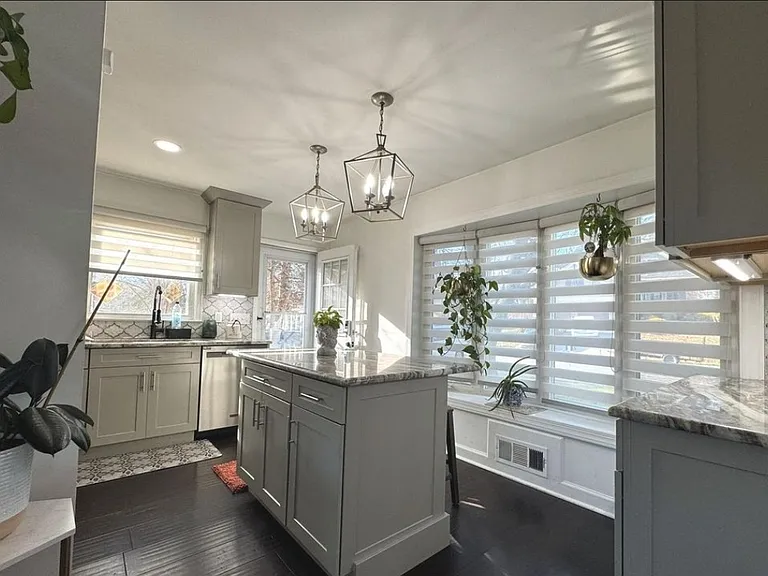 131 Casmar St SE — Photo 12