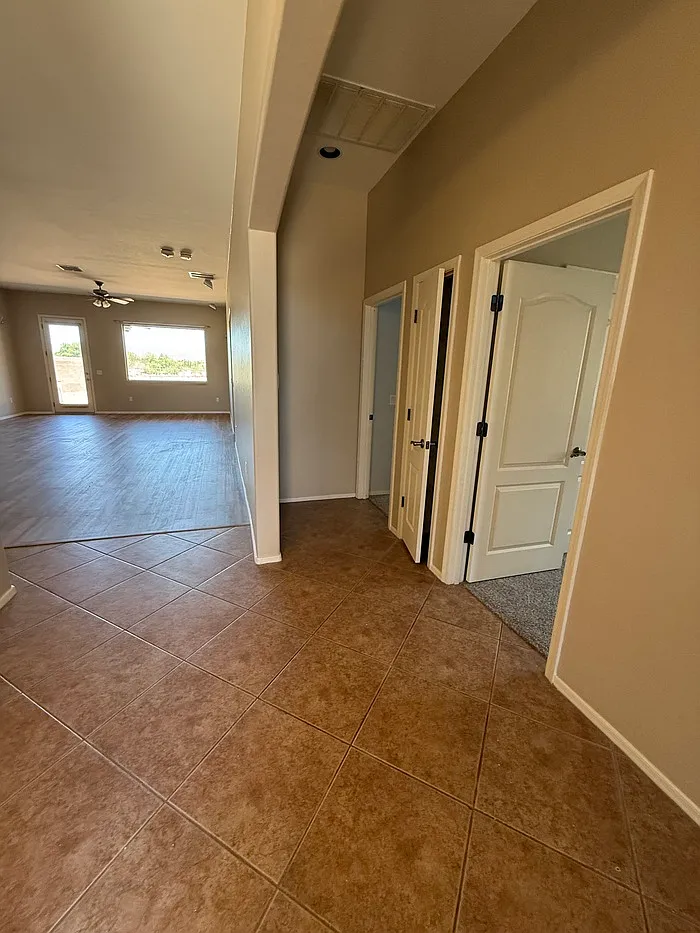 4 bed, 2.0 bath, 2338 sqft, $2,250 — Photo 4