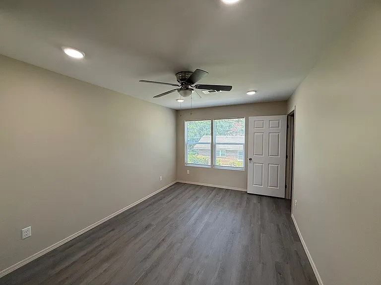 1226 School St — Photo 2