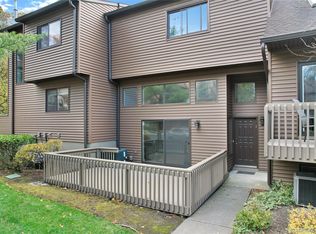 17 Timberline Dr, Nanuet, NY 10954