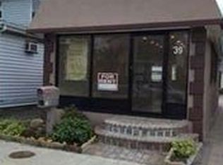 39 E John St, Hicksville, NY 11801
