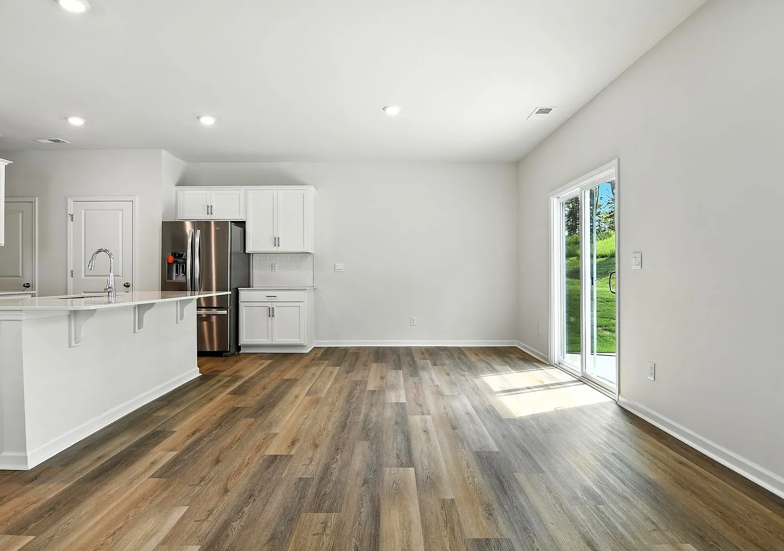 Pet Friendly 4 Bed 2.5 Bath home! — Photo 4