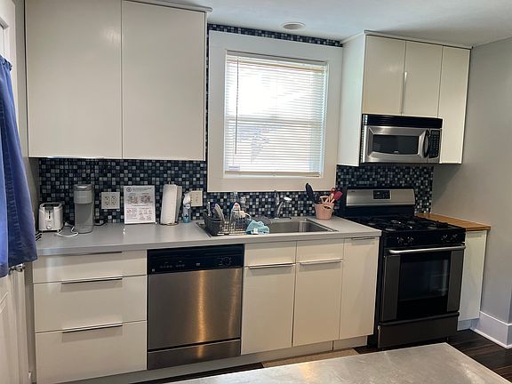 5th image of 267 Robinson St