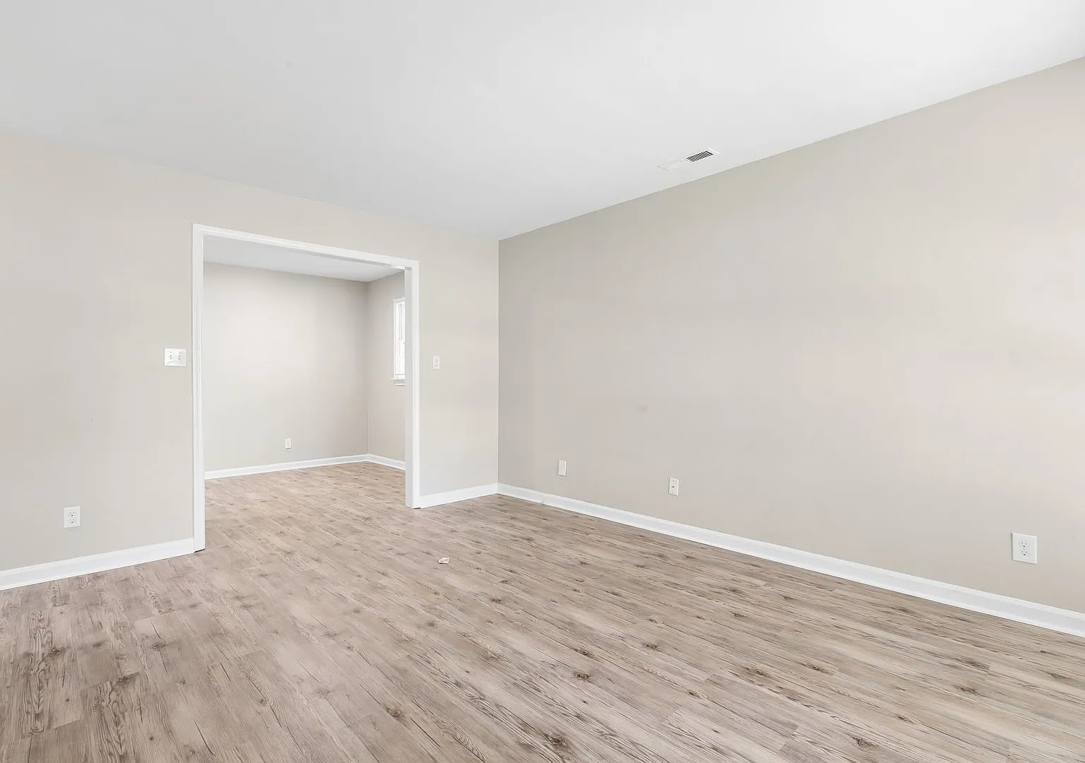 211 Woodview Avenue — Photo 4