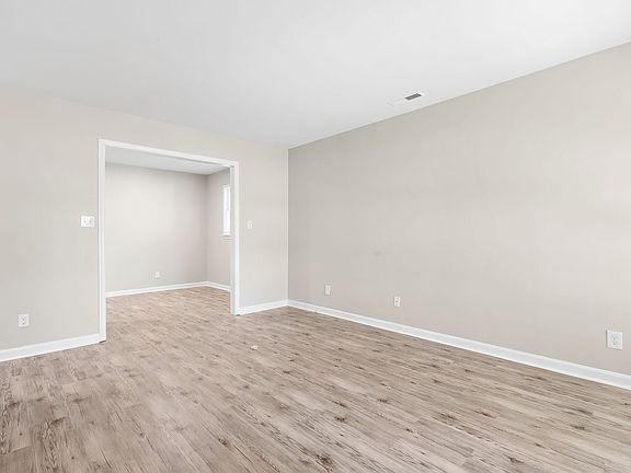 4th image of 211 Woodview Ave #A