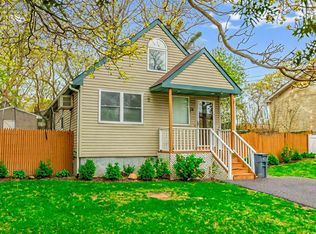 75 Palm Rd, Rocky Point, NY 11778