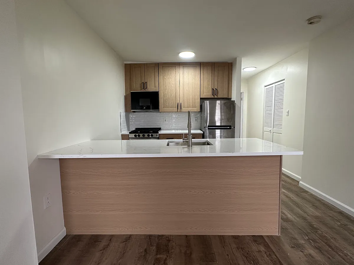 Building Photo - 2501 E Ann St #2F