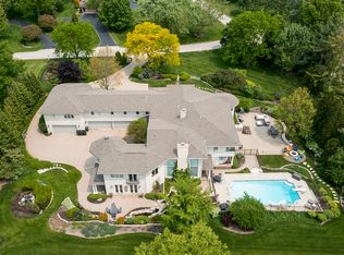 1877 Banbury Rd, Inverness, IL 60067