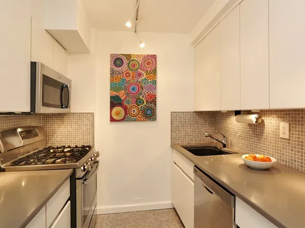 225 East 57th Street image 3 of 6