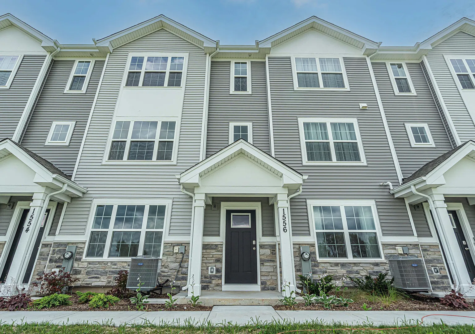 2 bed, 2.5 bath, 1651 sqft, $2,650 — Photo 1