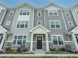 2682 Arrowhead Dr, Pingree Grove, IL 60140