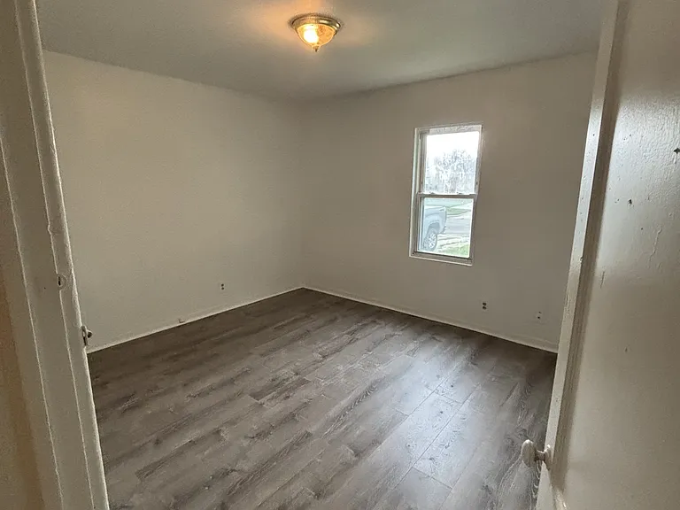 1738 N Poplar Ave — Photo 2