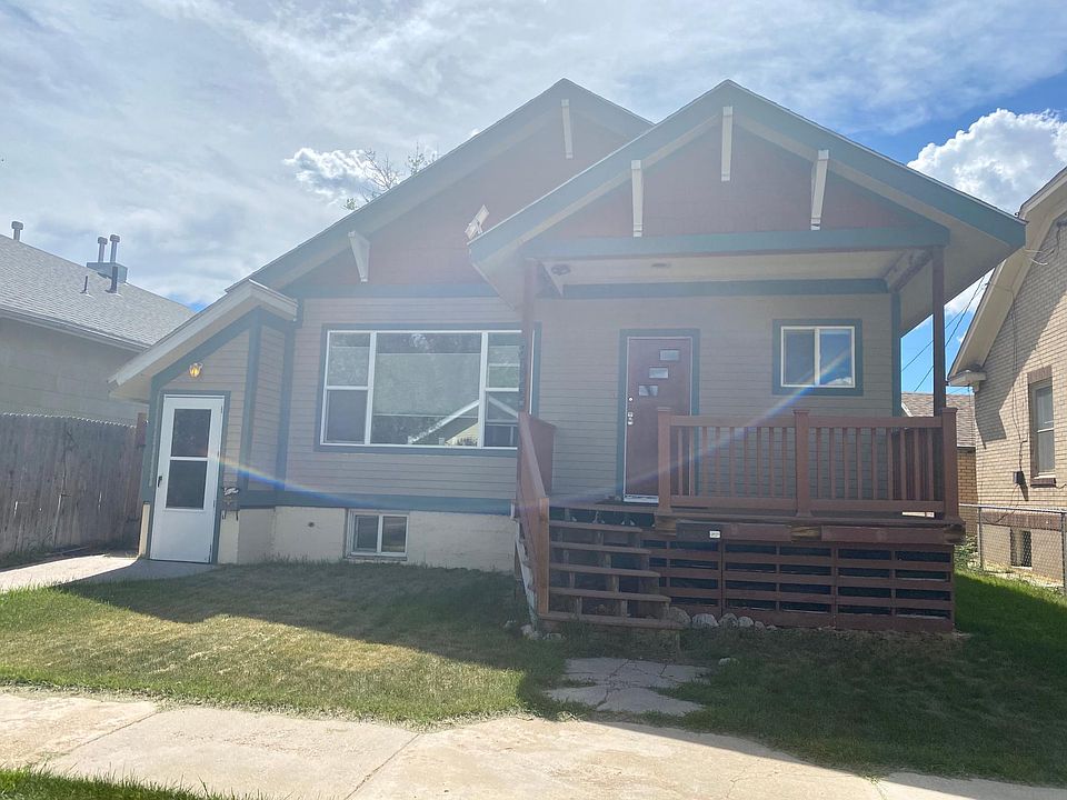 1st image of 912 S 4th St #1/2