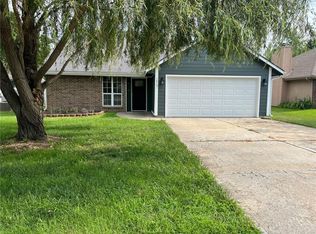 1015 Bedford Dr, Warrensburg, MO 64093