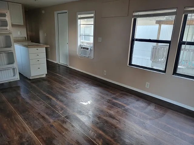 2 bed, $1,100 — Photo 4