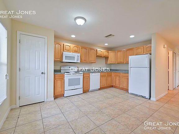 4th image of 208/210 Hightower Ave S Unit 8
