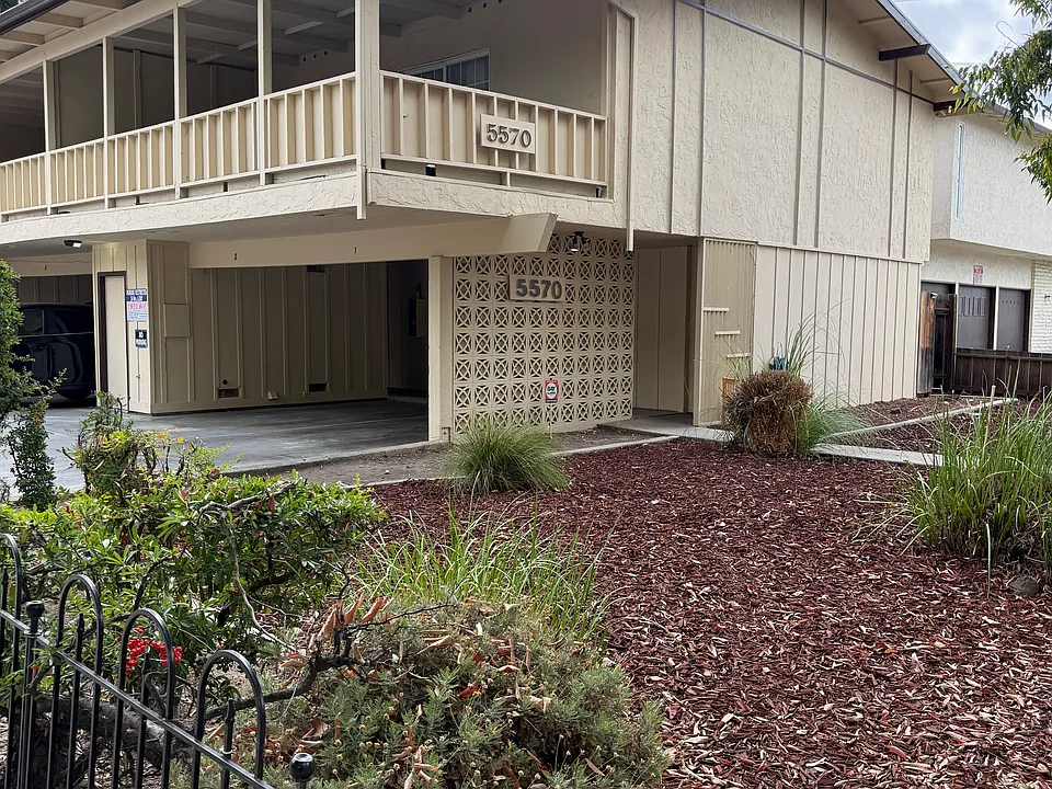 5570 Clovercrest Dr #1