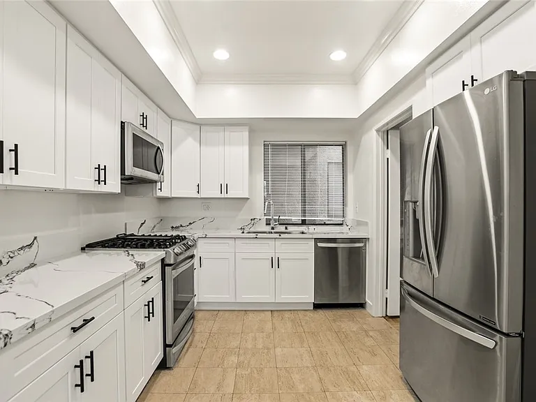 5340 Wilkinson Ave #6 — Photo 9
