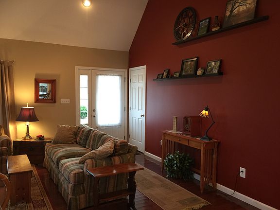 LIVING ROOM-VAULTED CEILING