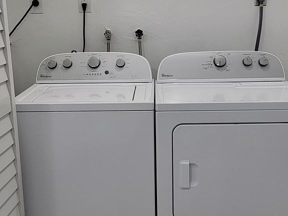 Washer drier closet