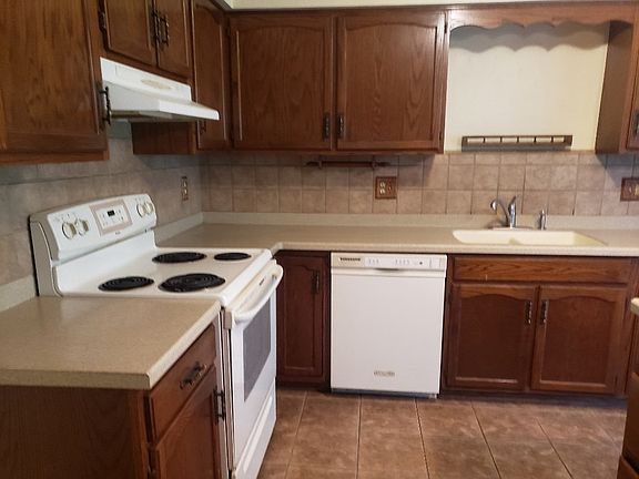 3rd image of 7352 Montmorency Dr