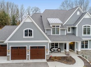 1929 Cielo Dr NE, Grand Rapids, MI