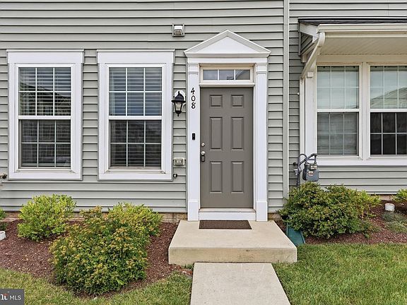 3rd image of 408 Pemberton Park Ln
