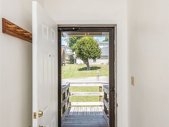 4th image of 4725 Tradewinds Dr