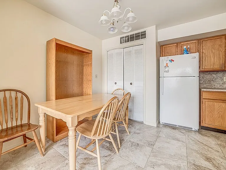 725 N 800 E #7 — Photo 2