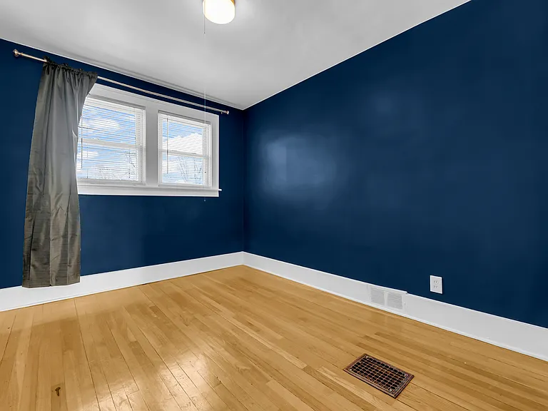 23921 Oxford St #2 — Photo 15