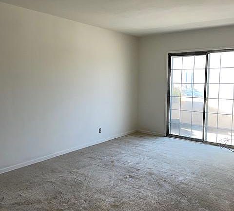 2nd image of 2612 Santa Monica Blvd APT 3
