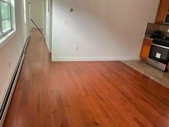 3rd image of 8823 184th St Floor 2