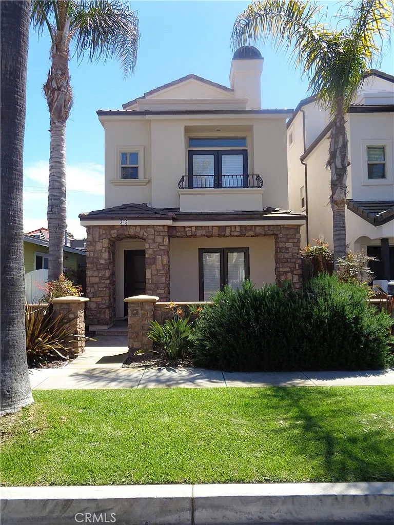 3 bed, 5.0 bath, 2800 sqft, $6,750 — Photo 1