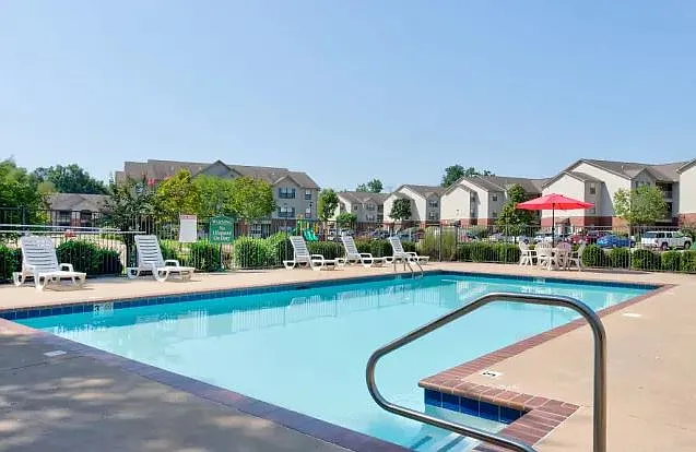 Fairfax Crossing Apartments — Photo 3