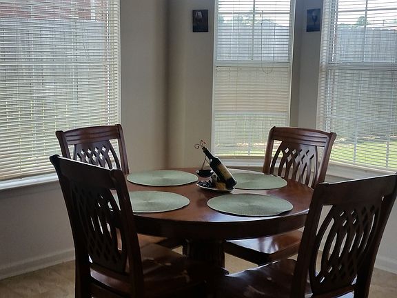 4th image of 165 Greer Ln