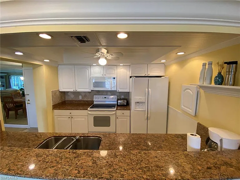 555 Park Shore Dr #B-407 — Photo 17