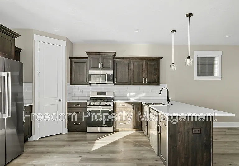1446 E Star Dr — Photo 3