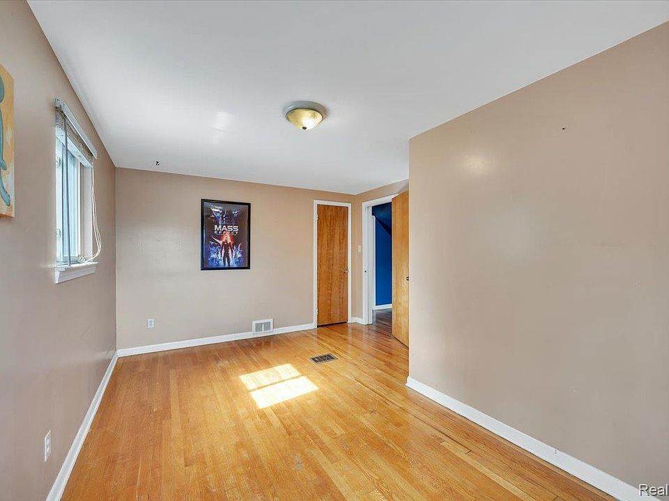 219 Adams Ct, photo 23
