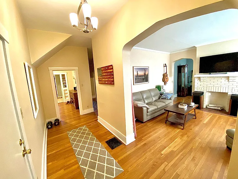 1-804 E End Ave #1 — Photo 2