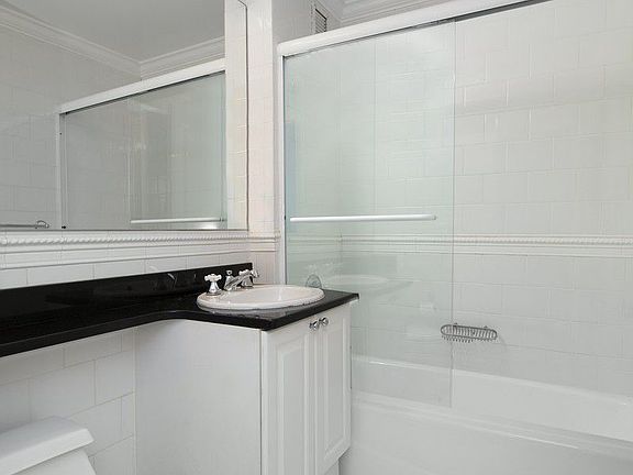3rd image of 400 E 90th St APT 17B