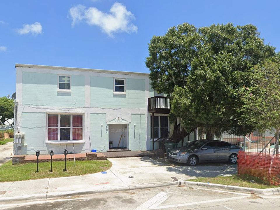 1st image of 804 Orange Ave APT B