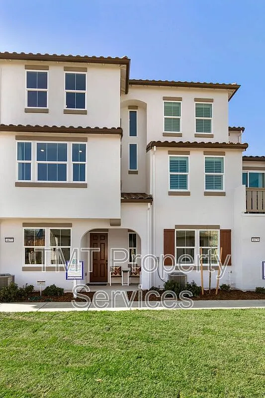 4 bed, 3.5 bath, 2298 sqft, $2,950 — Photo 1
