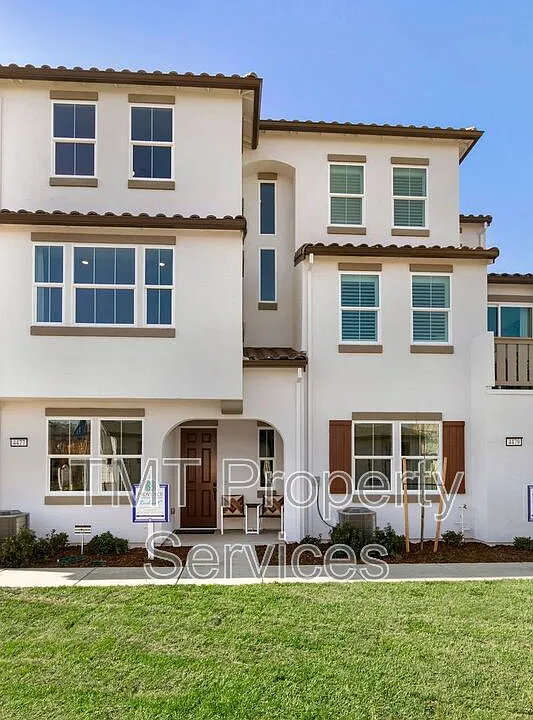4435 Rhone Walk