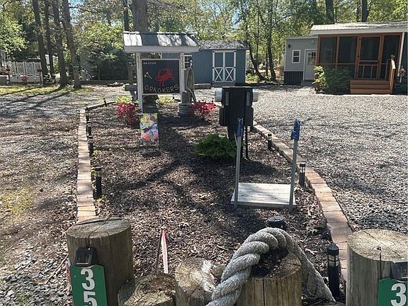 4th image of 592 Pelican Ct