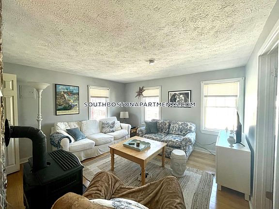 2nd image of 525-530 E 3rd St #2R