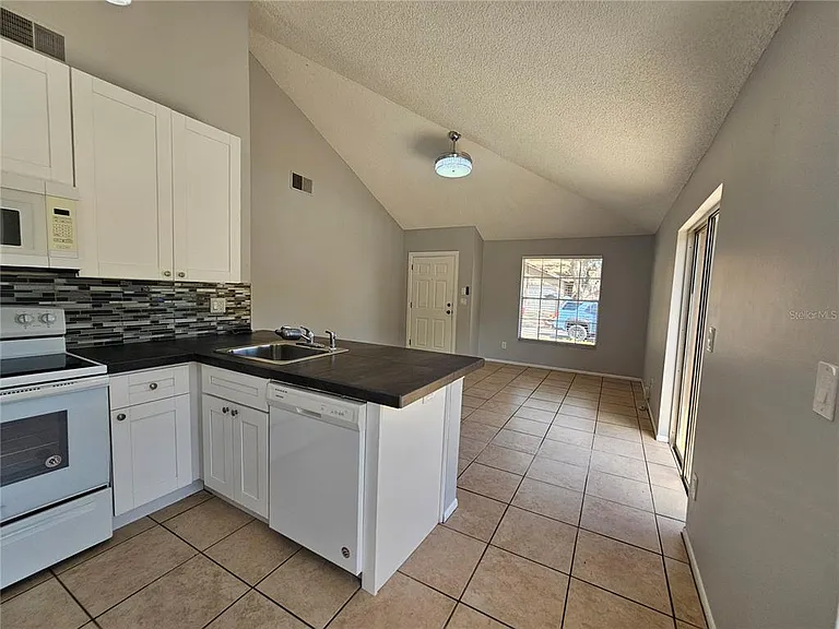 3610 Sammy Ct — Photo 3