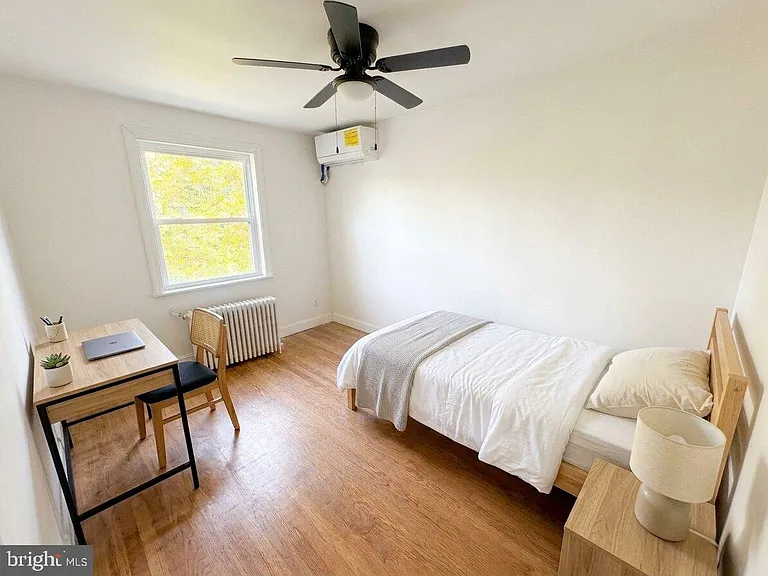 1835 Corcoran St NE — Photo 5