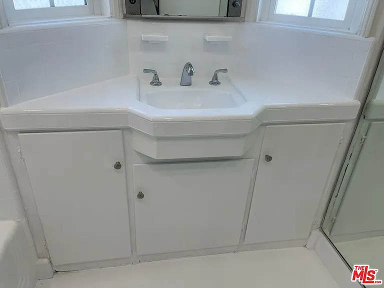 9029 Wildwood Ave — Photo 2