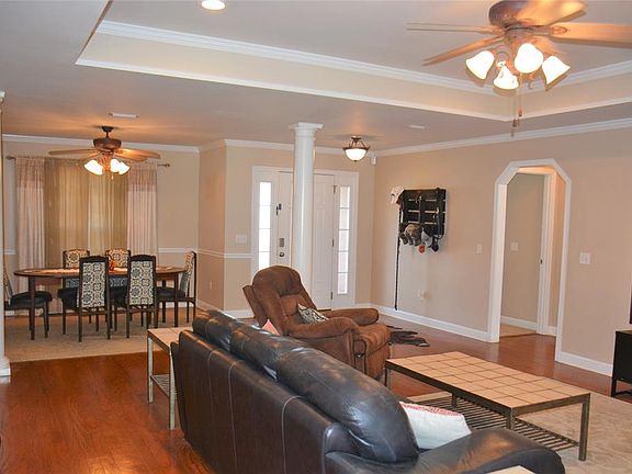 4th image of 247 Windsor Garden Dr