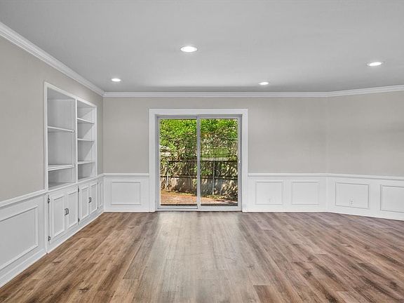 5th image of 1822 W Beverly Dr